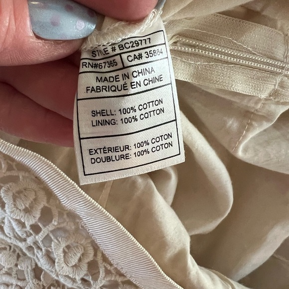 BB Dakota cream eyelet lined mini skirt size 4 side zip closure - Picture 5 of 6